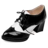Vintage Brogue Schuhe - spitze Zehen - Schnürschuhe - mit dicken Absätzen