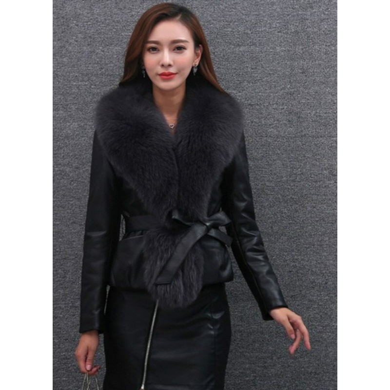 Elegant short leather jacket - with fur collar
