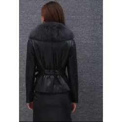 Elegante kurze Lederjacke - mit Pelzkragen