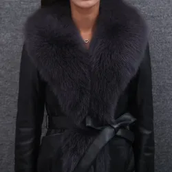 Elegante kurze Lederjacke - mit Pelzkragen