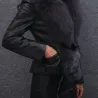 Elegante kurze Lederjacke - mit Pelzkragen