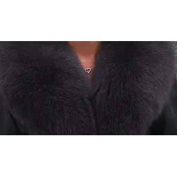 Elegante kurze Lederjacke - mit Pelzkragen