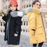 Gepolsterte lange Baumwolljacke - mit bunter Pelzhaube - für Mädchen
