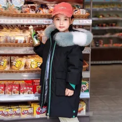 Gewatteerde katoenen lange jas - met een kleurrijke bontcapuchon - voor meisjesClothing