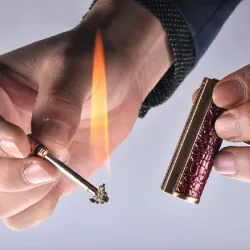 Vintage metalen aansteker - kerosine olie - met sleutelhangerAanstekers