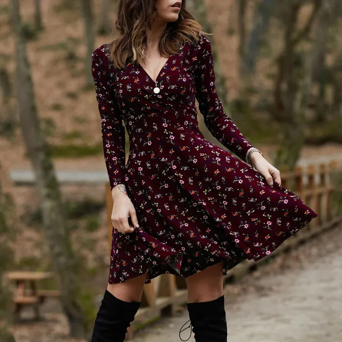 Kleines Minikleid - Langarm - V-Ausschnitt - Vintage-Blumendruck