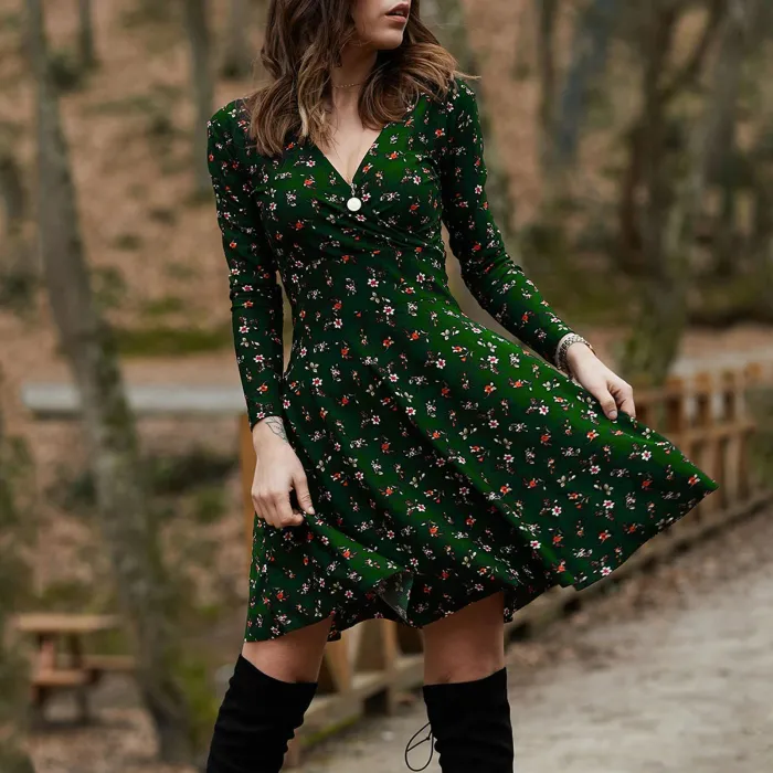 Kleines Minikleid - Langarm - V-Ausschnitt - Vintage-Blumendruck