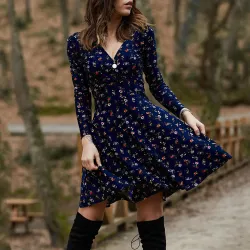 Kleines Minikleid - Langarm - V-Ausschnitt - Vintage-Blumendruck