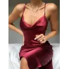 Sexy Seidenkleid - wadenlang - dünne Träger - mit seitlichem Schlitz