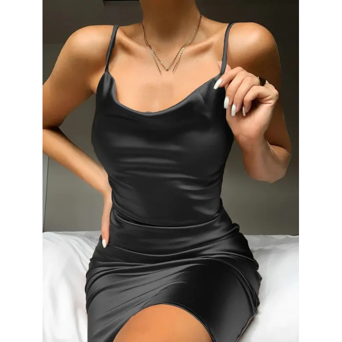 Sexy Seidenkleid - wadenlang - dünne Träger - mit seitlichem Schlitz