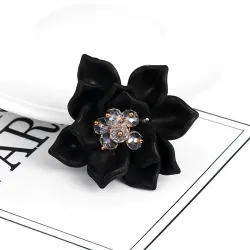 Blume mit Kristallen - elegante Brosche