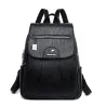 Lederrucksack - mit Handschlaufe / Reißverschlüssen