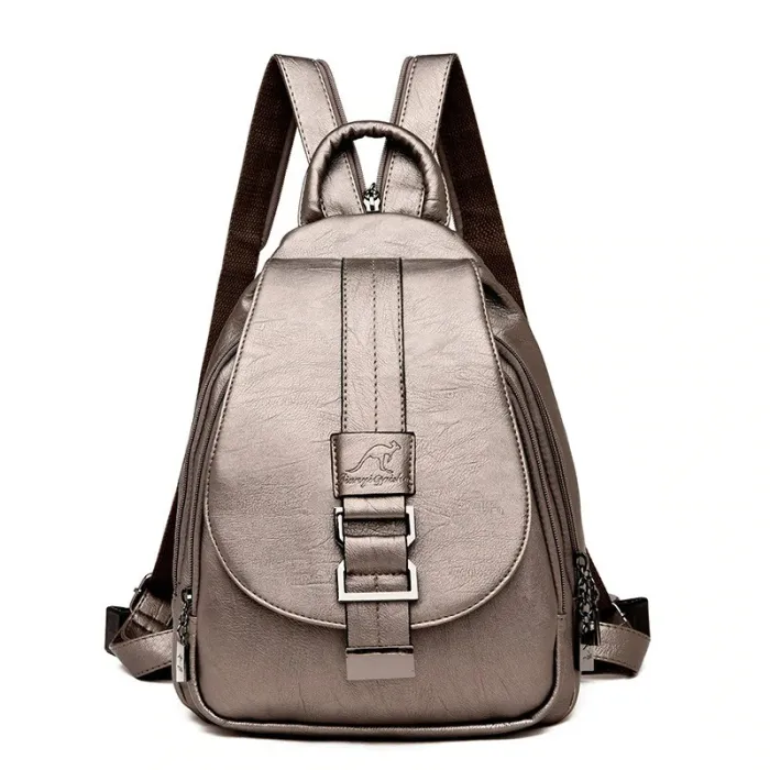 MochilasLeather backpack - with metal lock strap