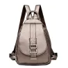 MochilasLeather backpack - with metal lock strap