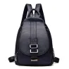 Modischer Lederrucksack - mit Metallschnalle vorne