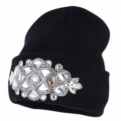 Dzianinowa czapka - z kryształowym emblematemCzapki & Kapelusze