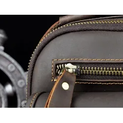Skórzana torba na ramię / crossbody - z zamkami / kieszeniamiTorebki