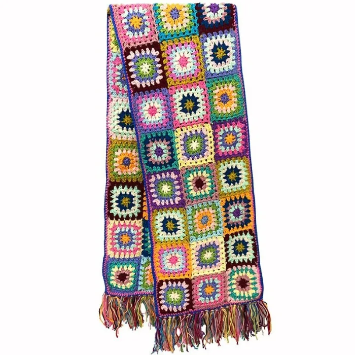 PañuelosBufanda de crochet hecha a mano - con flores - con borlas