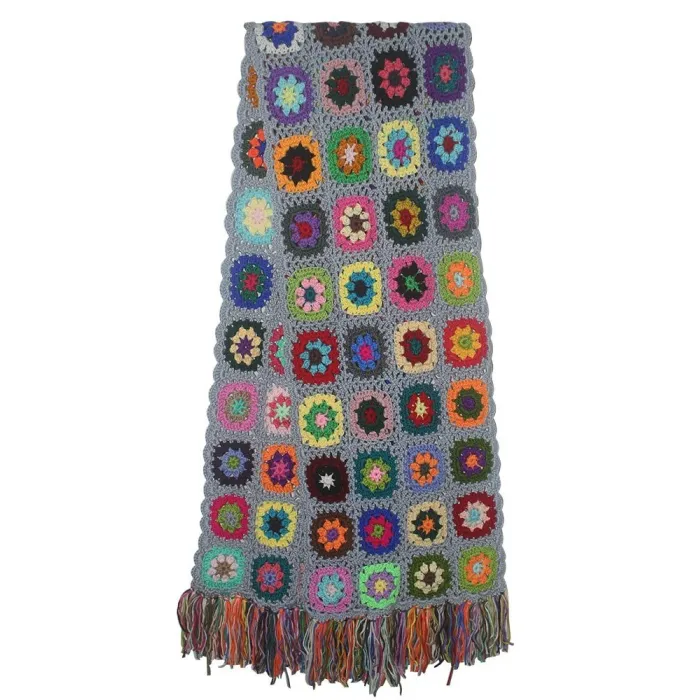 PañuelosBufanda de crochet hecha a mano - con flores - con borlas