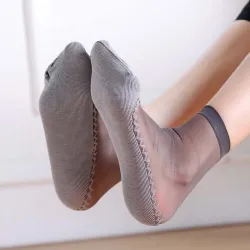 Weiche Socken - mit rutschfestem Boden - transparente dünne Seide