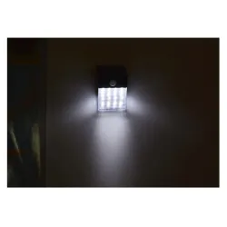 Iluminación solarAplique solar triangular - con sensor de movimiento PIR - 12 LED