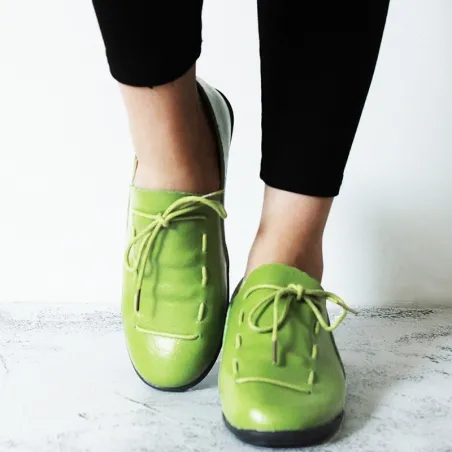 Pleated leather flat shoes