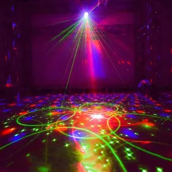 Przenośna kula dyskotekowa - oświetlenie sceniczne - projektor laserowy - RGB - LED - z 60 wzoramiOświetlenie sceniczne i eve...