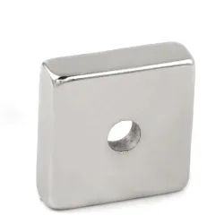 N35 - magnes neodymowy - kwadratowy - z otworem 7mm - 30 * 30 * 10mmN35