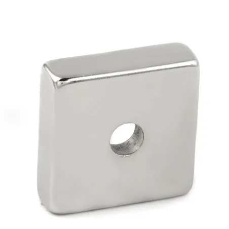 N35 - magnes neodymowy - kwadratowy - z otworem 7mm - 30 * 30 * 10mmN35