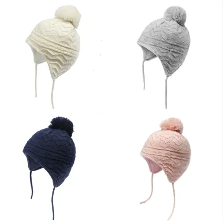 Stickad mössa - med öronskydd / pom pom - för tjejer / pojkar