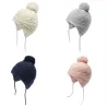 Stickad mössa - med öronskydd / pom pom - för tjejer / pojkar