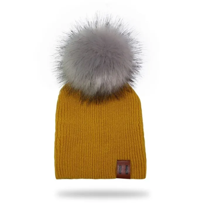 Knitted beanie with pom pom / leather label - unisex - for kids / adults