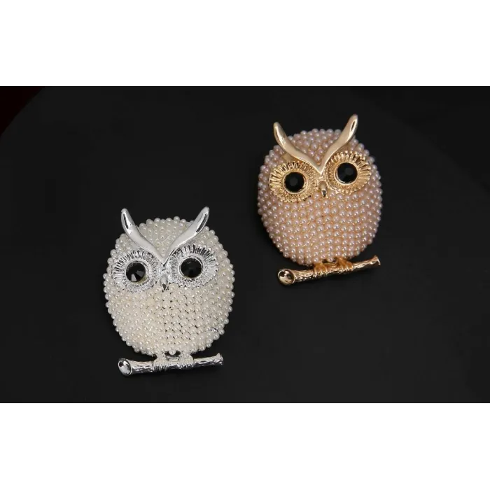 Crystal brooch with pearl owl