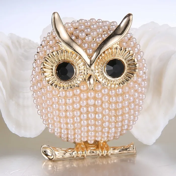 Crystal brooch with pearl owl