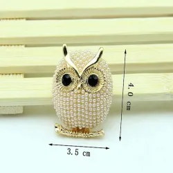 Crystal brooch with pearl owl