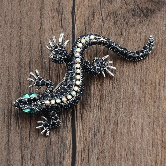 Vintage brooch with crystal lizard