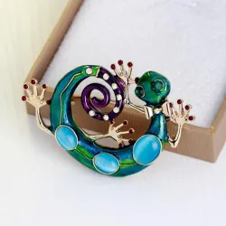 Enamel brooch for women - gecko / lizard