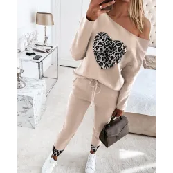 Eleganter / sportlicher Trainingsanzug - Set mit Pullover und Hose - mit Herz / Perlenverzierung