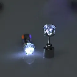 Mały kolczyk - z LED - stal nierdzewna - 1 sztukaKolczyki