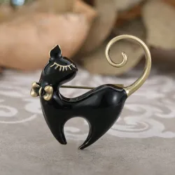 Retro enamel black / white cat brooch