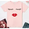T-shirt alla moda a maniche corte - ciglia / labbra rosse
