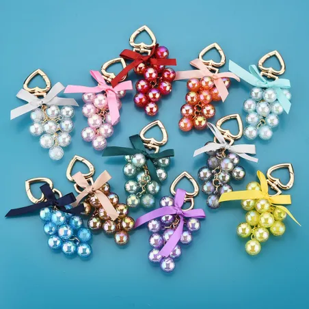 Raisins en cristal - porte-clés avec nœud papillon