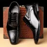 Eleganckie skórzane płaskie buty - wzór skóry węża - ze sznurowadłamiButy