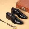 Eleganckie skórzane płaskie buty - wzór skóry węża - ze sznurowadłamiButy