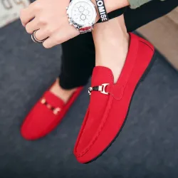Trendiga läder -slip -skor - halkfria loafers - med metalldekoration