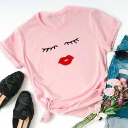 T-shirt tendance à manches courtes - cils / lèvres rouges