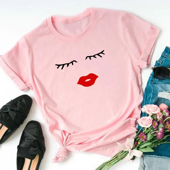 T-shirt tendance à manches courtes - cils / lèvres rouges