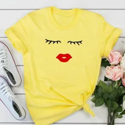T-shirt tendance à manches courtes - cils / lèvres rouges