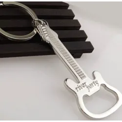 Gitarrformad flasköppnare - metallnyckelring