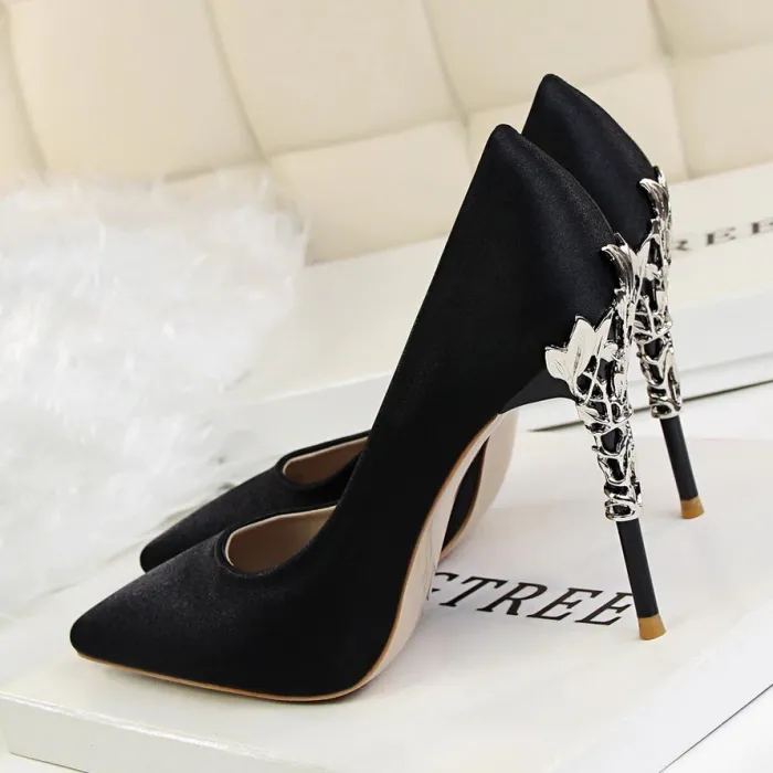 Sexy Pumps - mit metallgeschnitzten dünnen High Heels